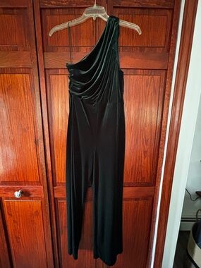 Velvet One Shoulder Ruched Wide Leg Jumpsuit in Green Emerald. Like new w/o tags
